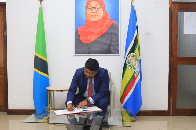 H.E. Mr. Bishwadip Dey, High Commissioner of India, along with Director General TanTrade Ms. Latifa Khamis inaugurated t – photo 1