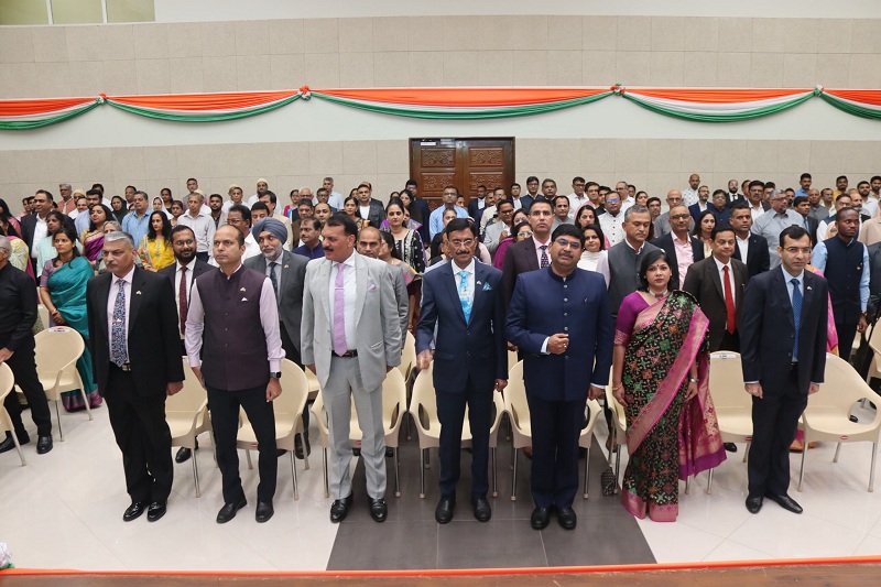 Hon'ble Raksha Rajya Mantri of India Shri Sanjay Seth interacted with the Indian Community and Indian Diaspora at the Hi – photo 4