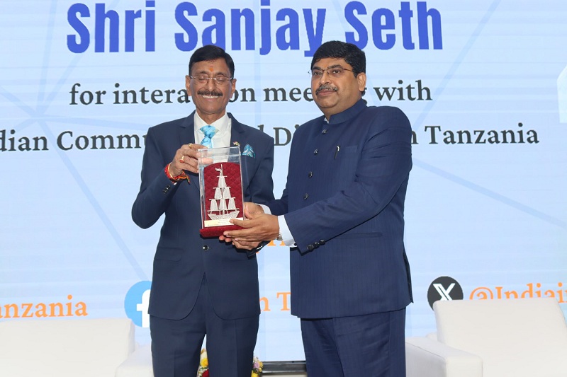 Hon'ble Raksha Rajya Mantri of India Shri Sanjay Seth interacted with the Indian Community and Indian Diaspora at the Hi – photo 8