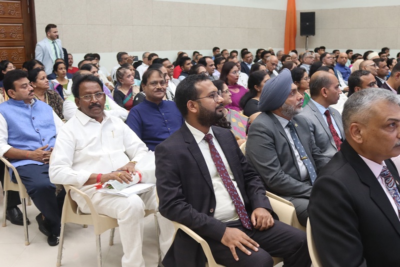 Hon'ble Raksha Rajya Mantri of India Shri Sanjay Seth interacted with the Indian Community and Indian Diaspora at the Hi – photo 12