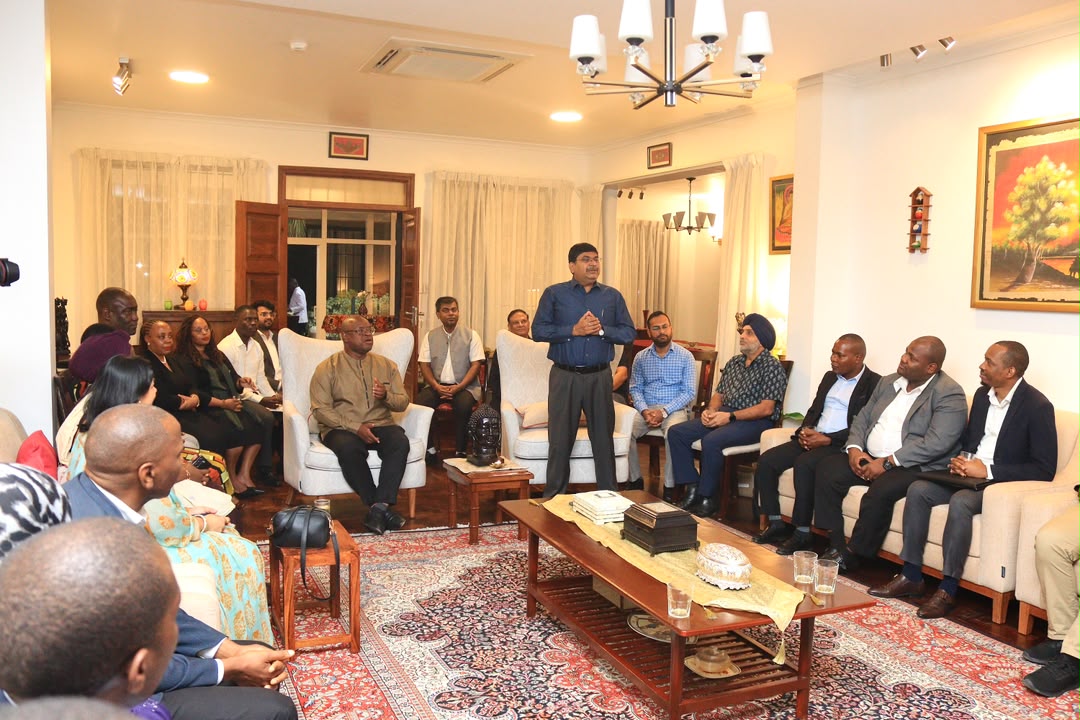 High Commissioner Shri Bishwadip Dey hosted a pre-departure dinner at India House, Dar es Salaam, for thirty Tanzanian d – photo 10