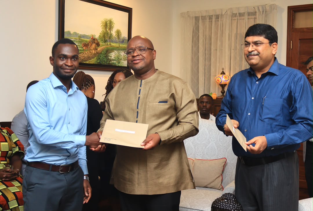 High Commissioner Shri Bishwadip Dey hosted a pre-departure dinner at India House, Dar es Salaam, for thirty Tanzanian d – photo 14