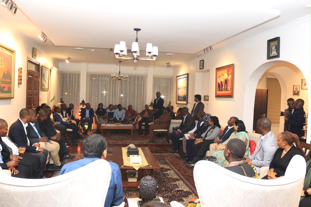High Commissioner Shri Bishwadip Dey hosted a pre-departure dinner at India House, Dar es Salaam, for thirty Tanzanian d – photo 7