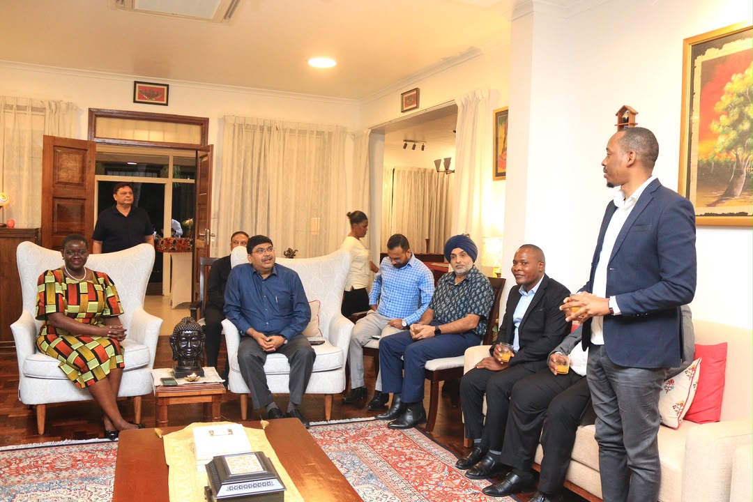 High Commissioner Shri Bishwadip Dey hosted a pre-departure dinner at India House, Dar es Salaam, for thirty Tanzanian d – photo 8
