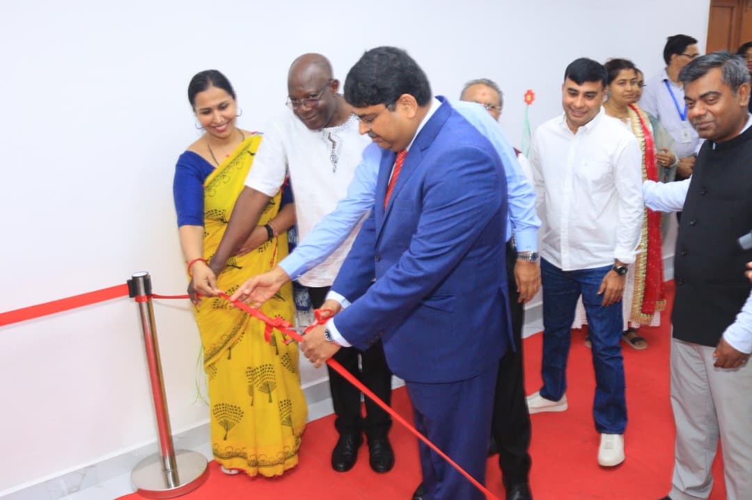 Mr. Bishwadip Dey, High Commissioner of India to Tanzania, inaugurated the "India Book Corner" at the Indian School in D – photo 2