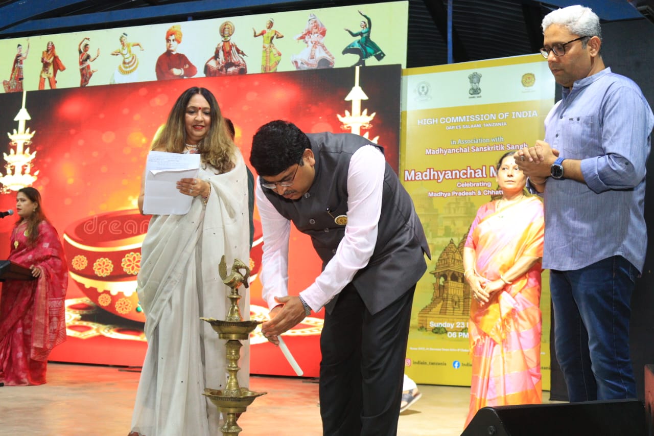 High Commission of India organized Madhyanchal Mahotsav at the Swami Vivekananda Cultural Centre (23 November 2025) – photo 3